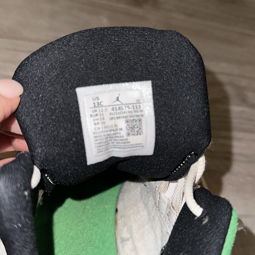Boy Jordan 13s - Picture 5 of 7